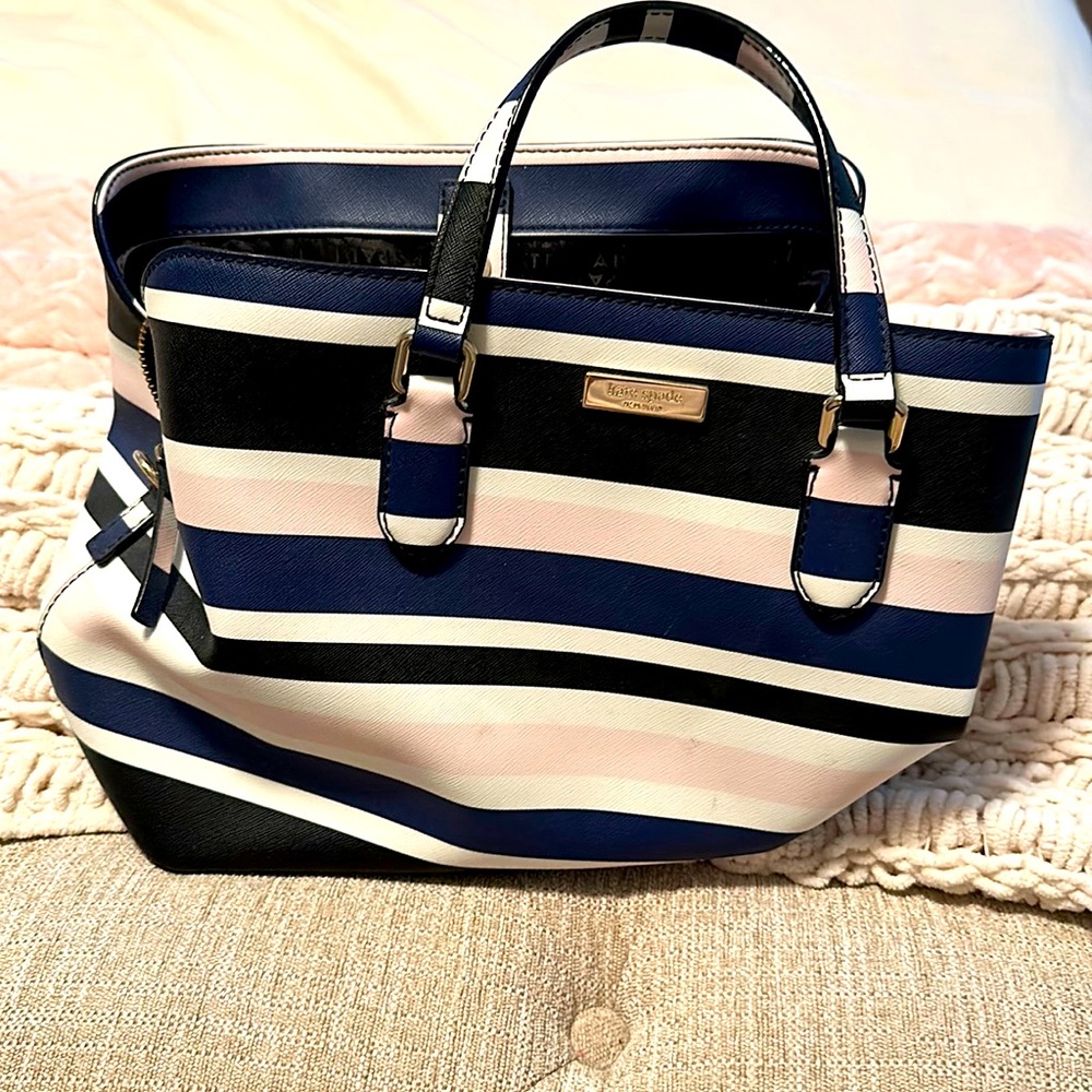 Kate spade used purse, beautiful black, blue, pink, white stripes